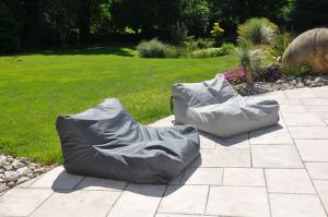 Comme son nom l'indique, posez-vous dans ce coussin et vous serez RELAX. Au bord d'une piscine ou sur votre terrasse, il sera votre alli&eacute;